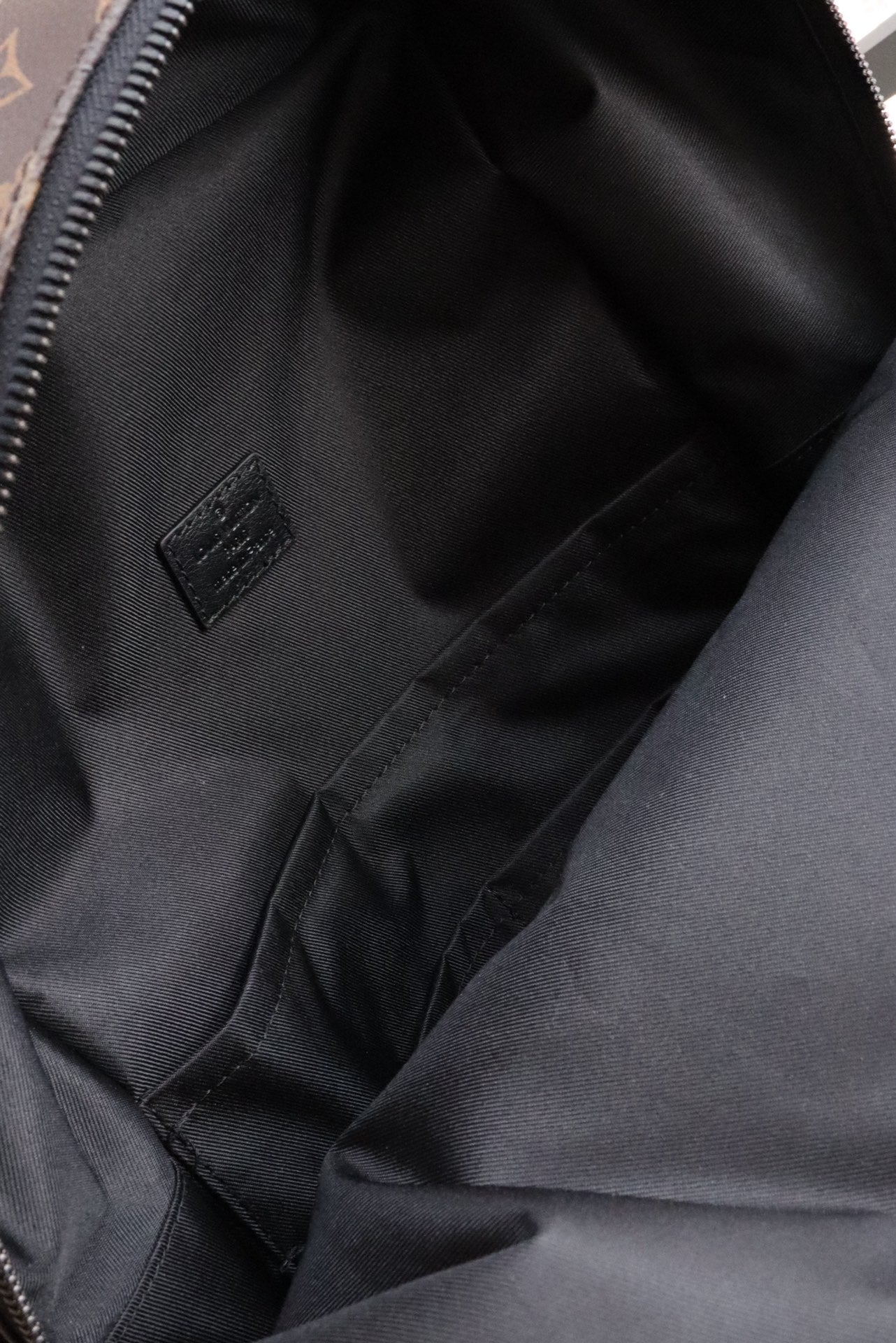 LV Backpack (Discovery Monogram)